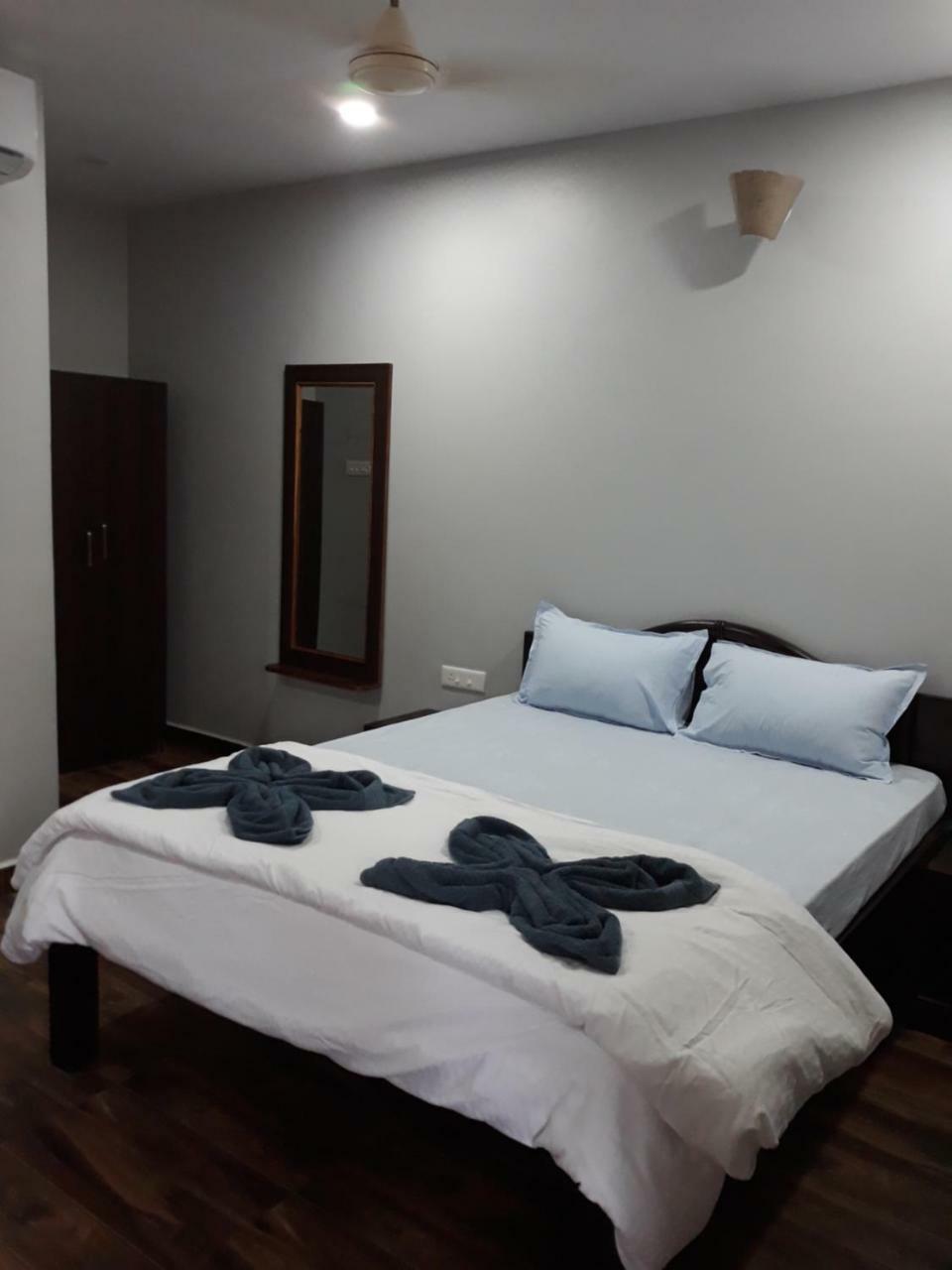 Shawn'S The Morjim Enclave Hotel Zewnętrze zdjęcie